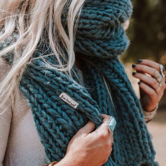 Desert Cozy Chunky Oversized Scarf - Picture 5 of 6